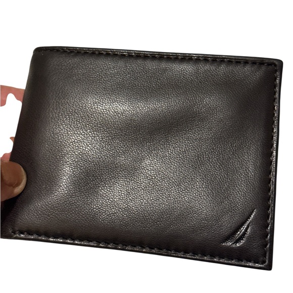 Nautica Classic Black Leather Card Holder - Picture 1 of 7